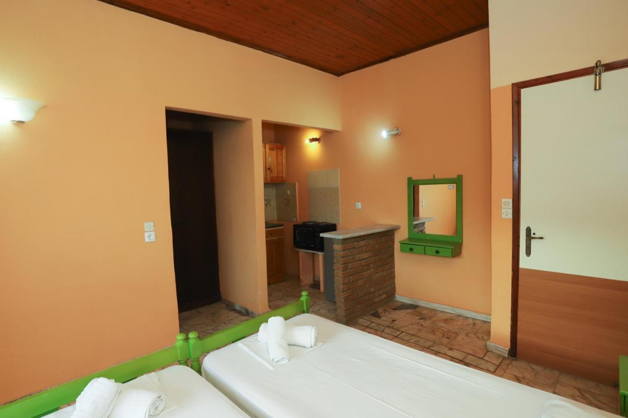 Cosy Budget Rooms To Rent In Ipsos Corfu Exterior photo